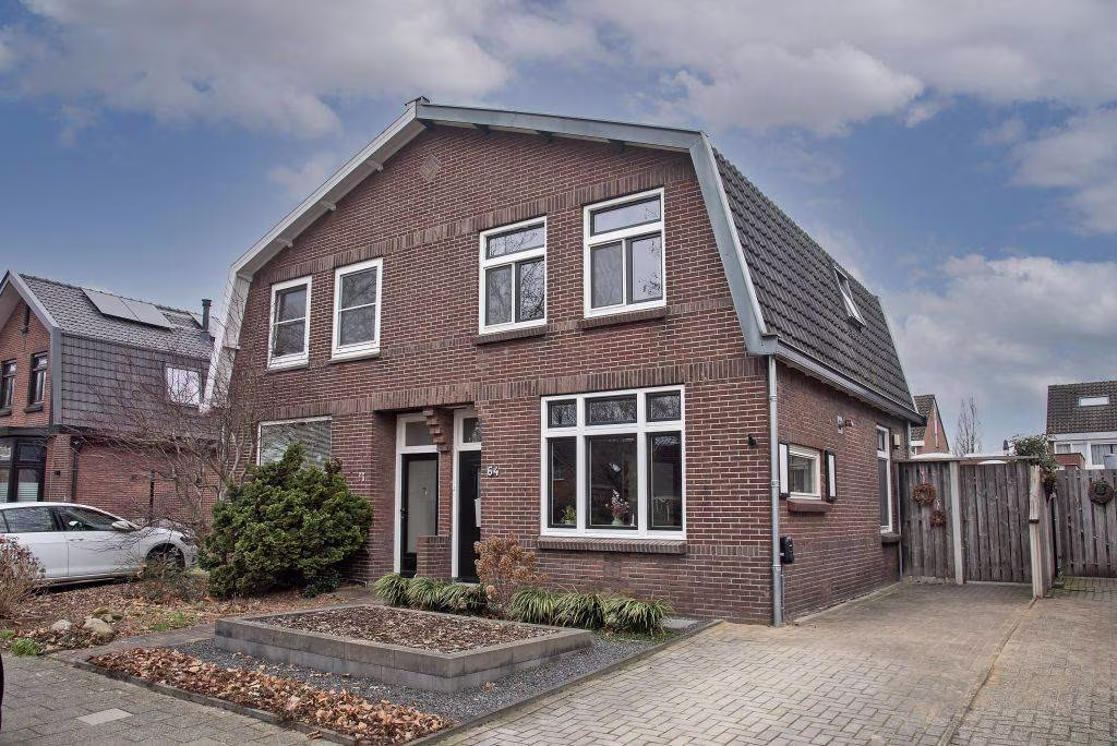 Azelosestraat 64, Borne
