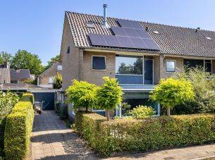 Suze Robertsonlaan 15, Almelo