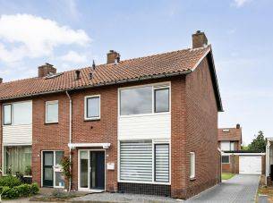 G.A. Leendertz-Ladeniuslaan 9, Almelo