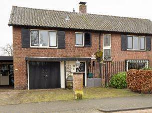 Ossenkoppelerlaan 10, Almelo