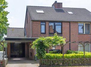 Nieuwenhuisstraat 1, Rijssen