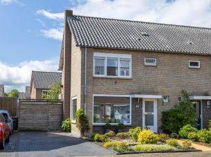 Reuvekamplaan 10, Almelo