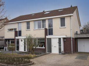 Clematishof 66, Borne