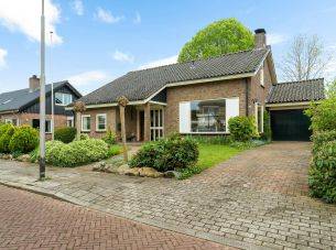 Plevierstraat 6, Delden