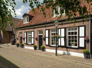 Achter de Kerk 2, Delden