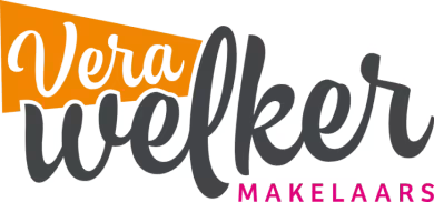 Logo van Vera Welker Makelaars met de naam in sierlijke oranje witte en donkergrijze letters, benadrukt in Leef Twente context