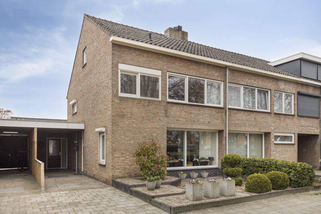 Arendstraat 8, Losser