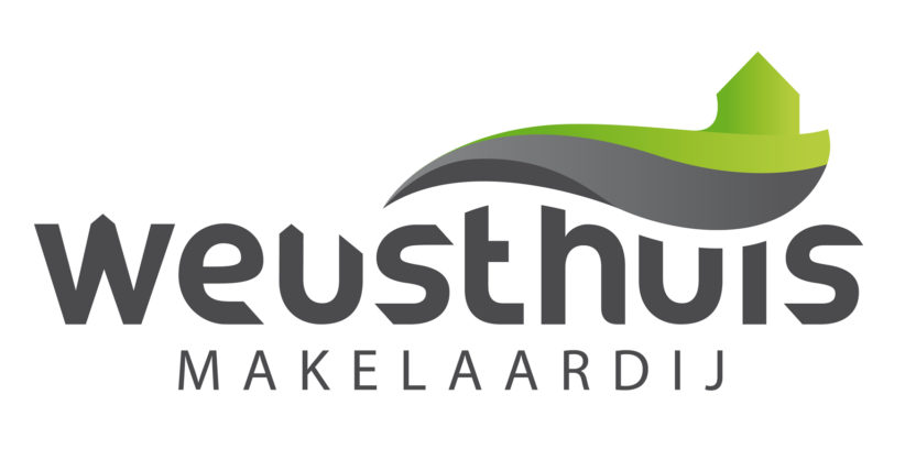 Logo van Weusthuis Makelaardij met donkergrijze tekst en abstract huis in groen en grijs boven us, thema makelaardij